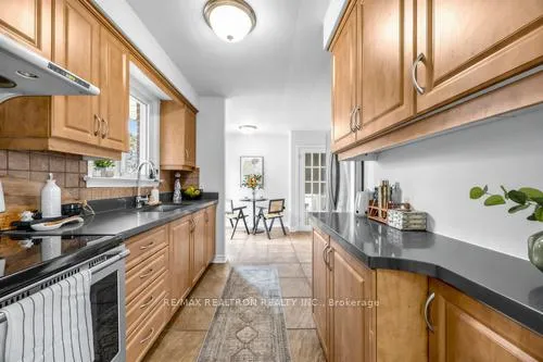 Photo 13 of 34 Marilake Drive, Scarborough, Agincourt South-Malvern West — HOMEH