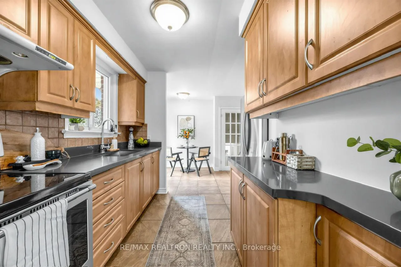 Photo 14 of 34 Marilake Drive, Scarborough, Agincourt South-Malvern West — HOMEH