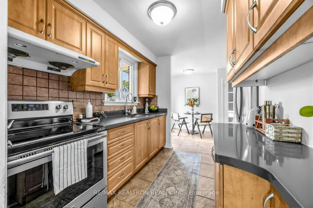 Photo 15 of 34 Marilake Drive, Scarborough, Agincourt South-Malvern West — HOMEH