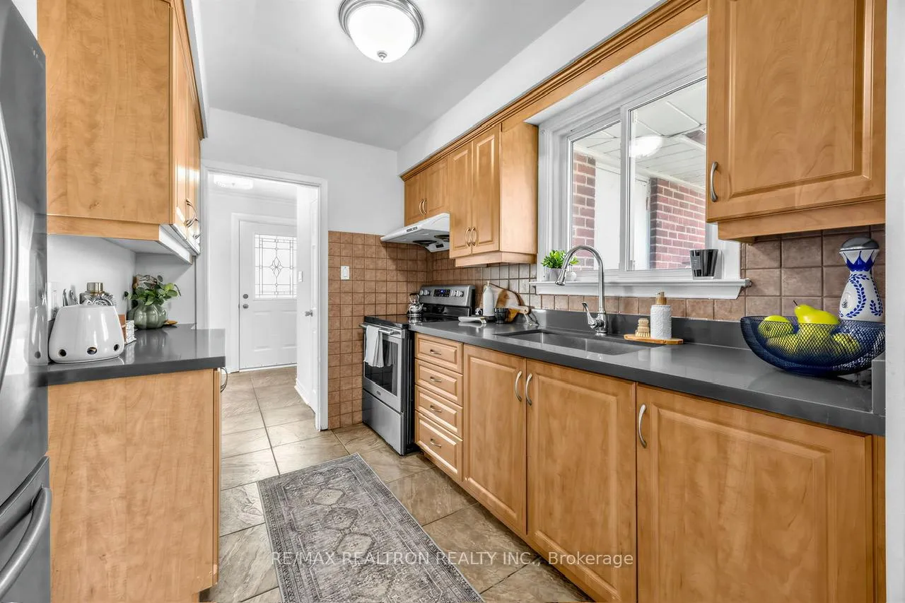 Photo 16 of 34 Marilake Drive, Scarborough, Agincourt South-Malvern West — HOMEH