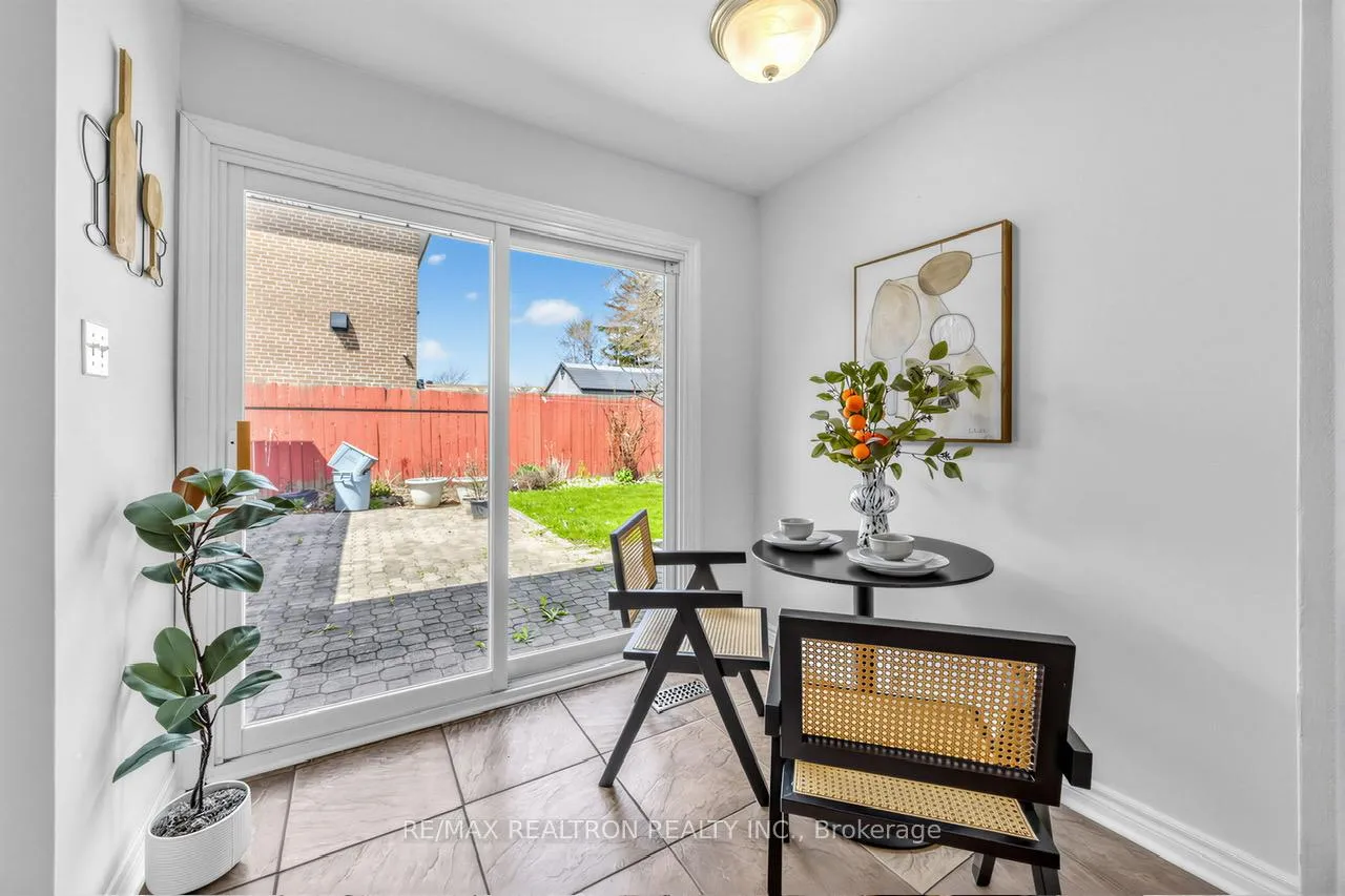 Photo 19 of 34 Marilake Drive, Scarborough, Agincourt South-Malvern West — HOMEH