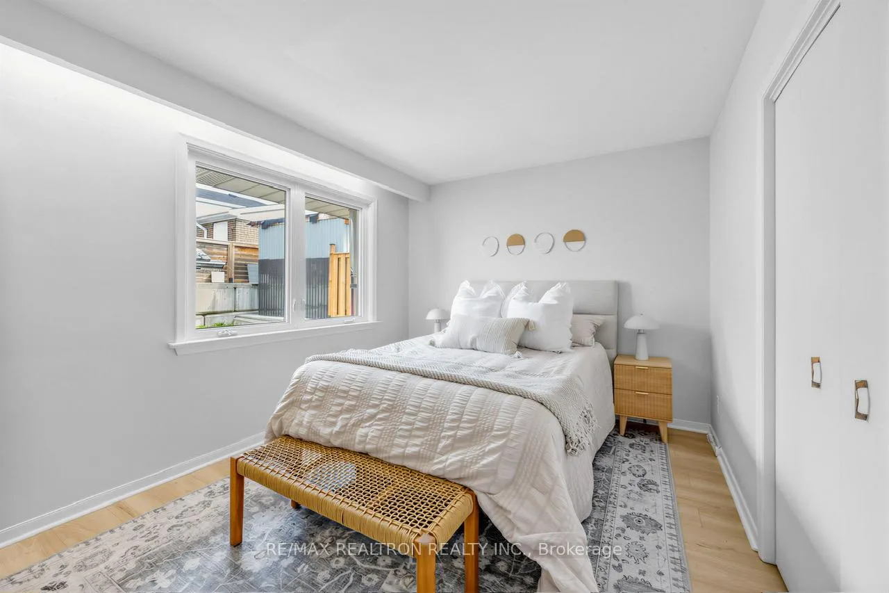 Photo 23 of 34 Marilake Drive, Scarborough, Agincourt South-Malvern West — HOMEH