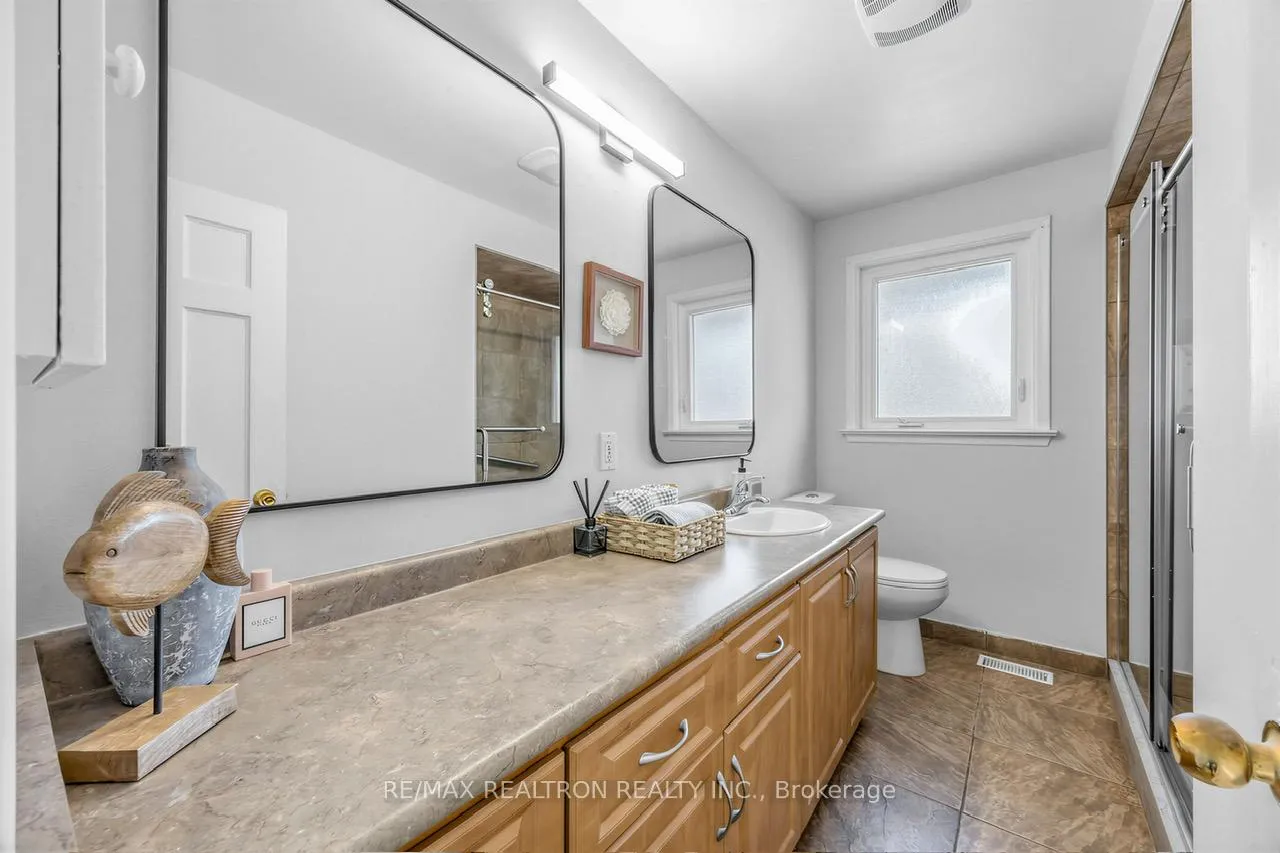 Photo 28 of 34 Marilake Drive, Scarborough, Agincourt South-Malvern West — HOMEH