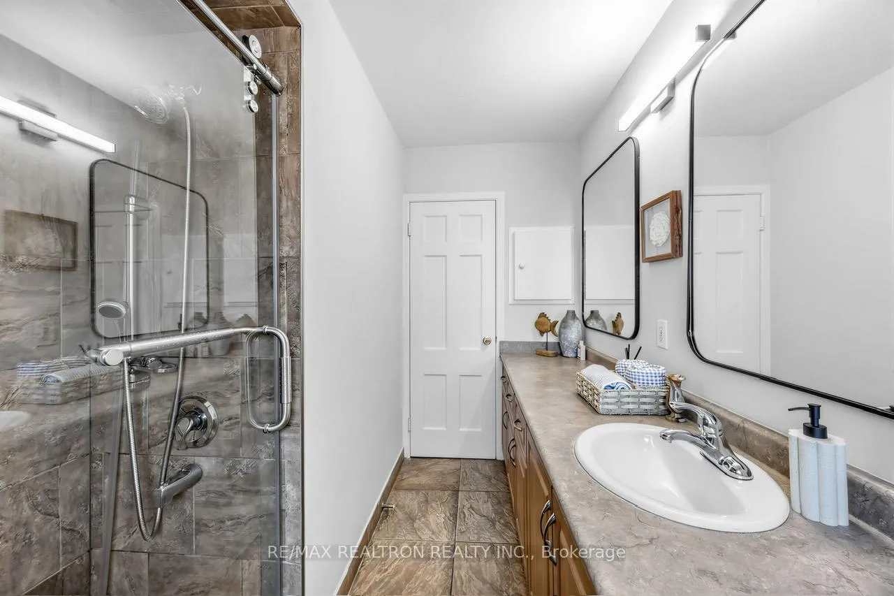 Photo 29 of 34 Marilake Drive, Scarborough, Agincourt South-Malvern West — HOMEH