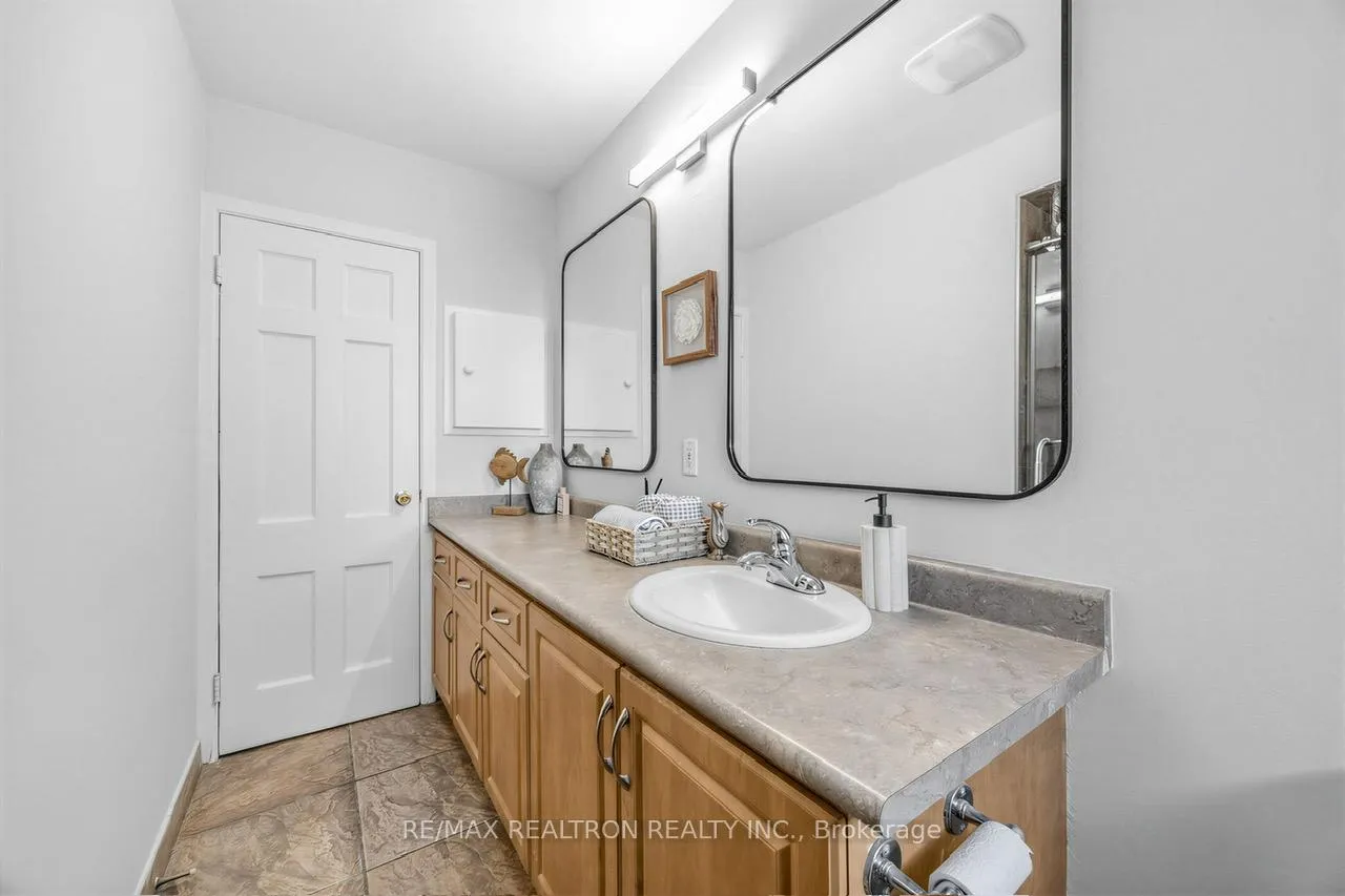 Photo 30 of 34 Marilake Drive, Scarborough, Agincourt South-Malvern West — HOMEH