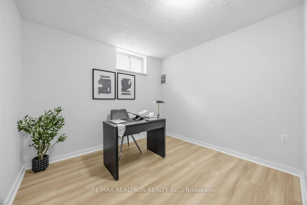 Photo 32 of 34 Marilake Drive, Scarborough, Agincourt South-Malvern West — HOMEH