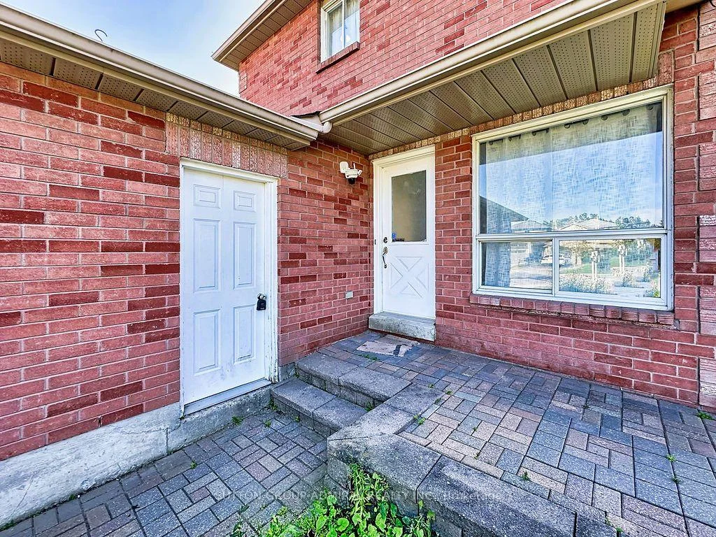 Photo 4 of 65 Delaney Crescent, Barrie, Northwest — HOMEH