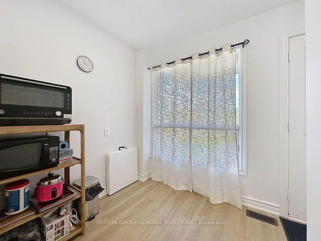 Photo 8 of 65 Delaney Crescent, Barrie, Northwest — HOMEH