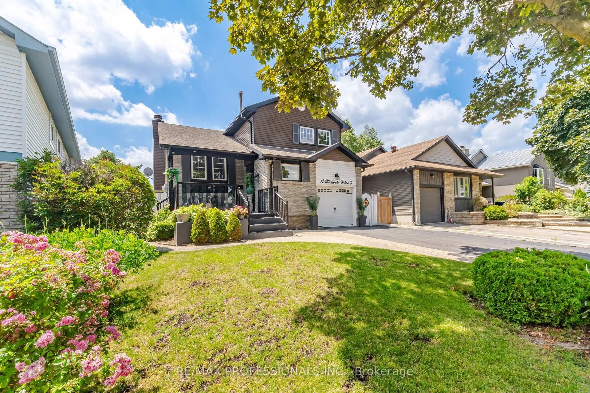 Photo 3 of 12 Richvale Drive S, Brampton, Heart Lake East — HOMEH