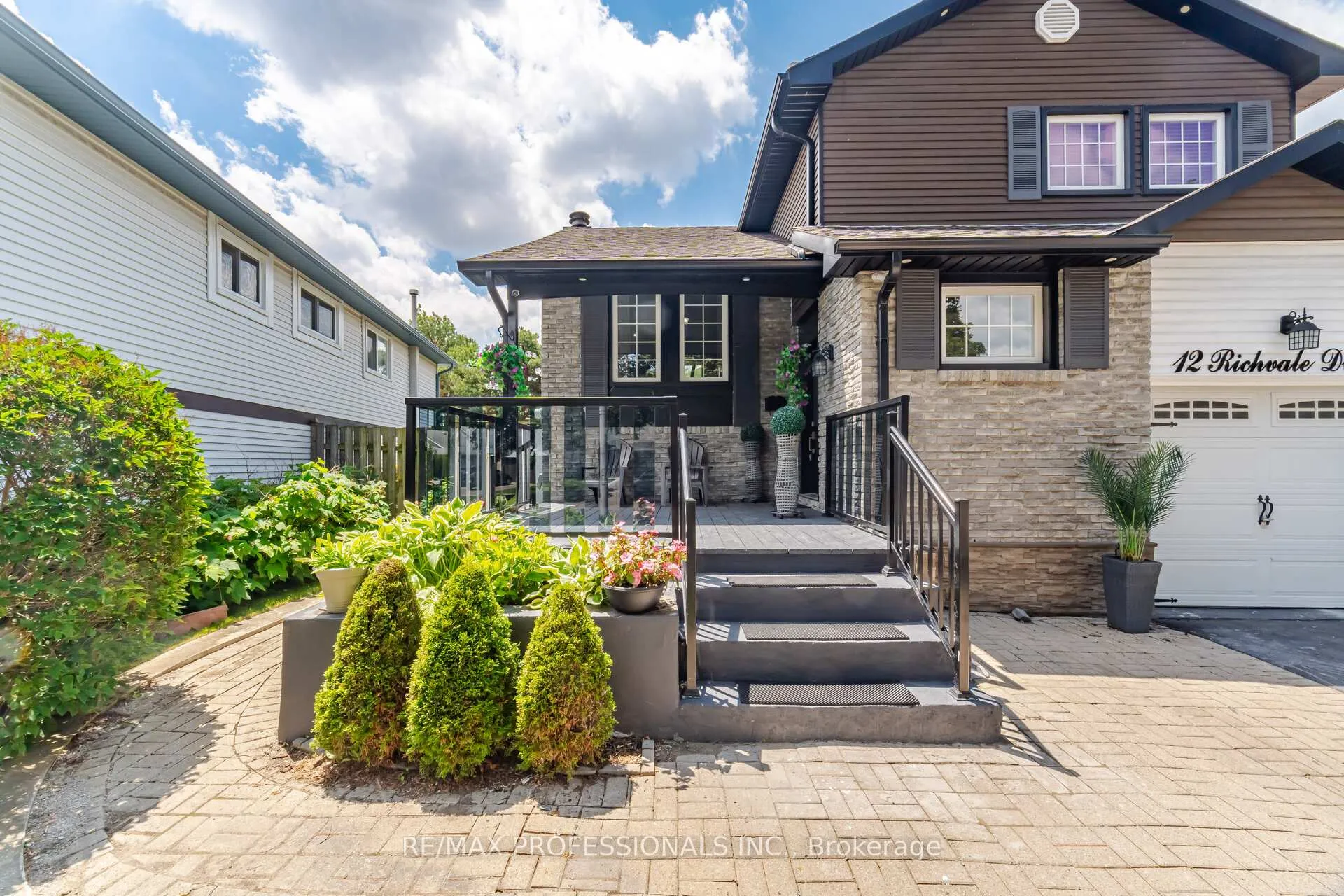 Photo 4 of 12 Richvale Drive S, Brampton, Heart Lake East — HOMEH