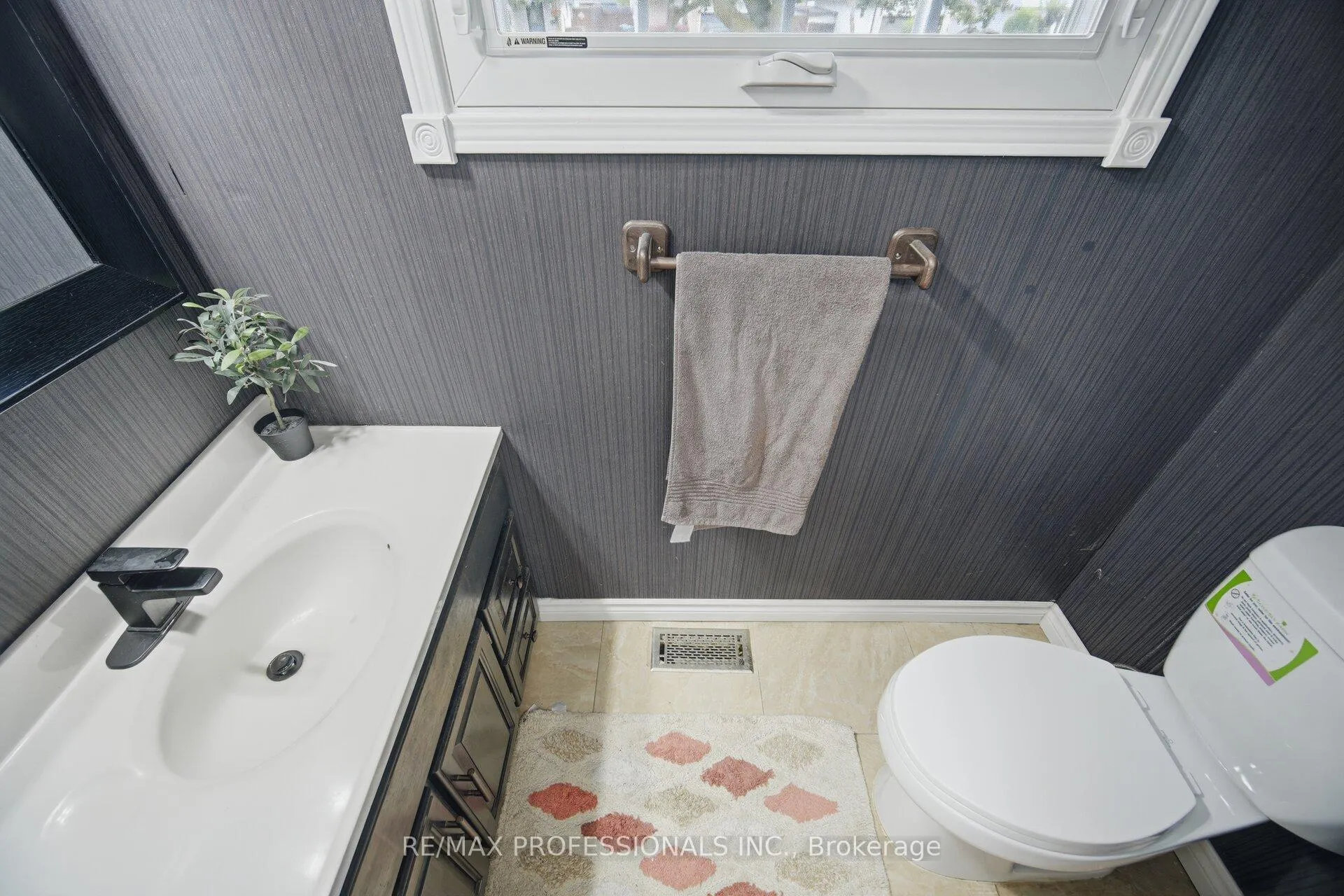 Photo 10 of 12 Richvale Drive S, Brampton, Heart Lake East — HOMEH