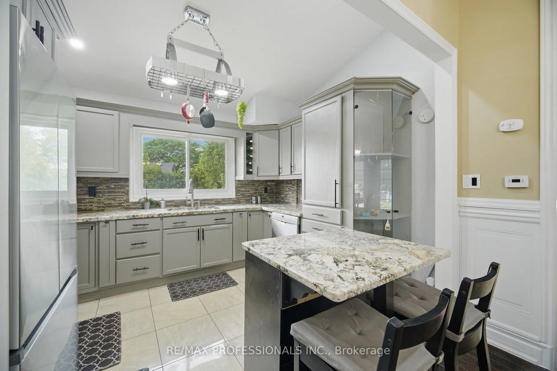 Photo 13 of 12 Richvale Drive S, Brampton, Heart Lake East — HOMEH