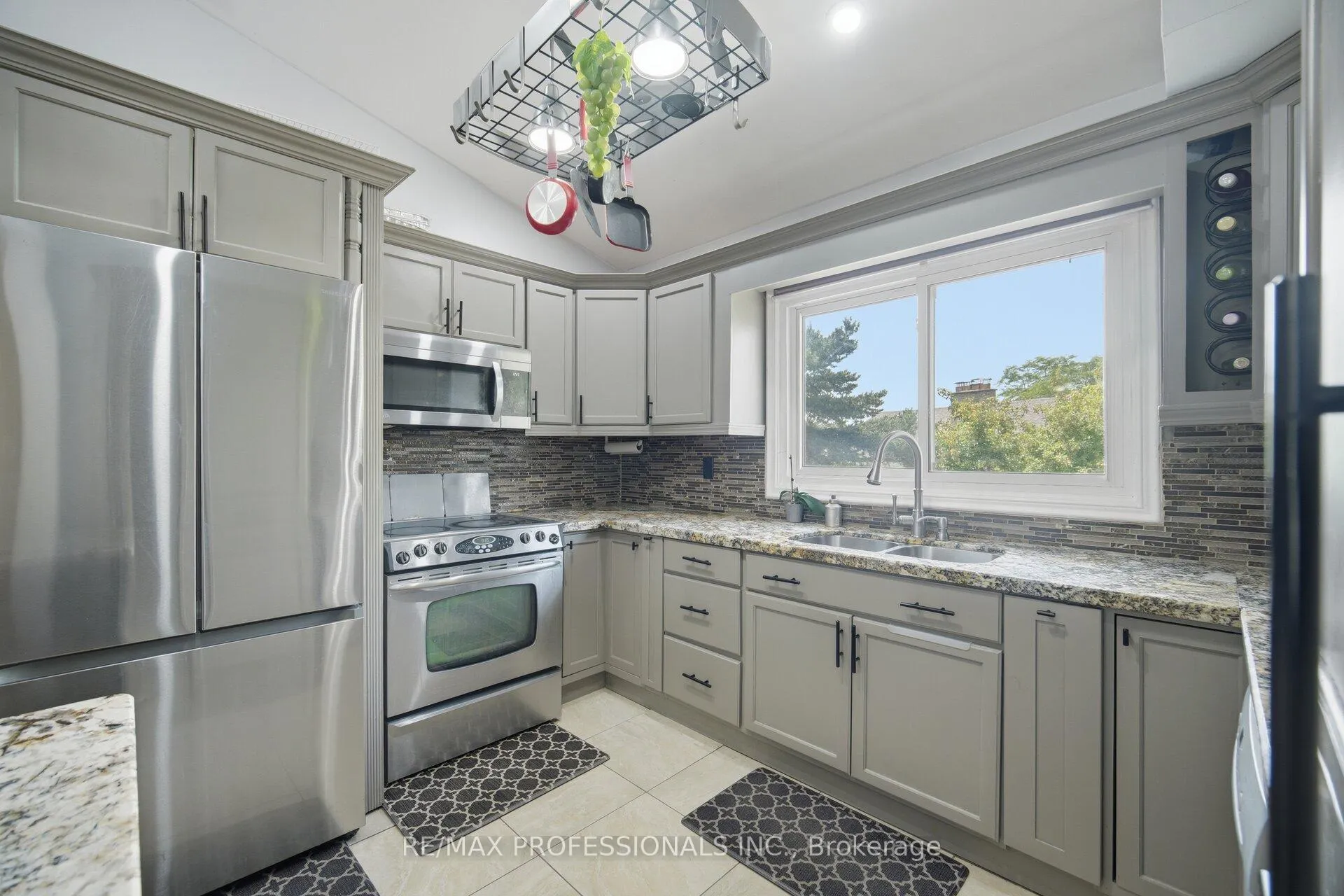 Photo 14 of 12 Richvale Drive S, Brampton, Heart Lake East — HOMEH