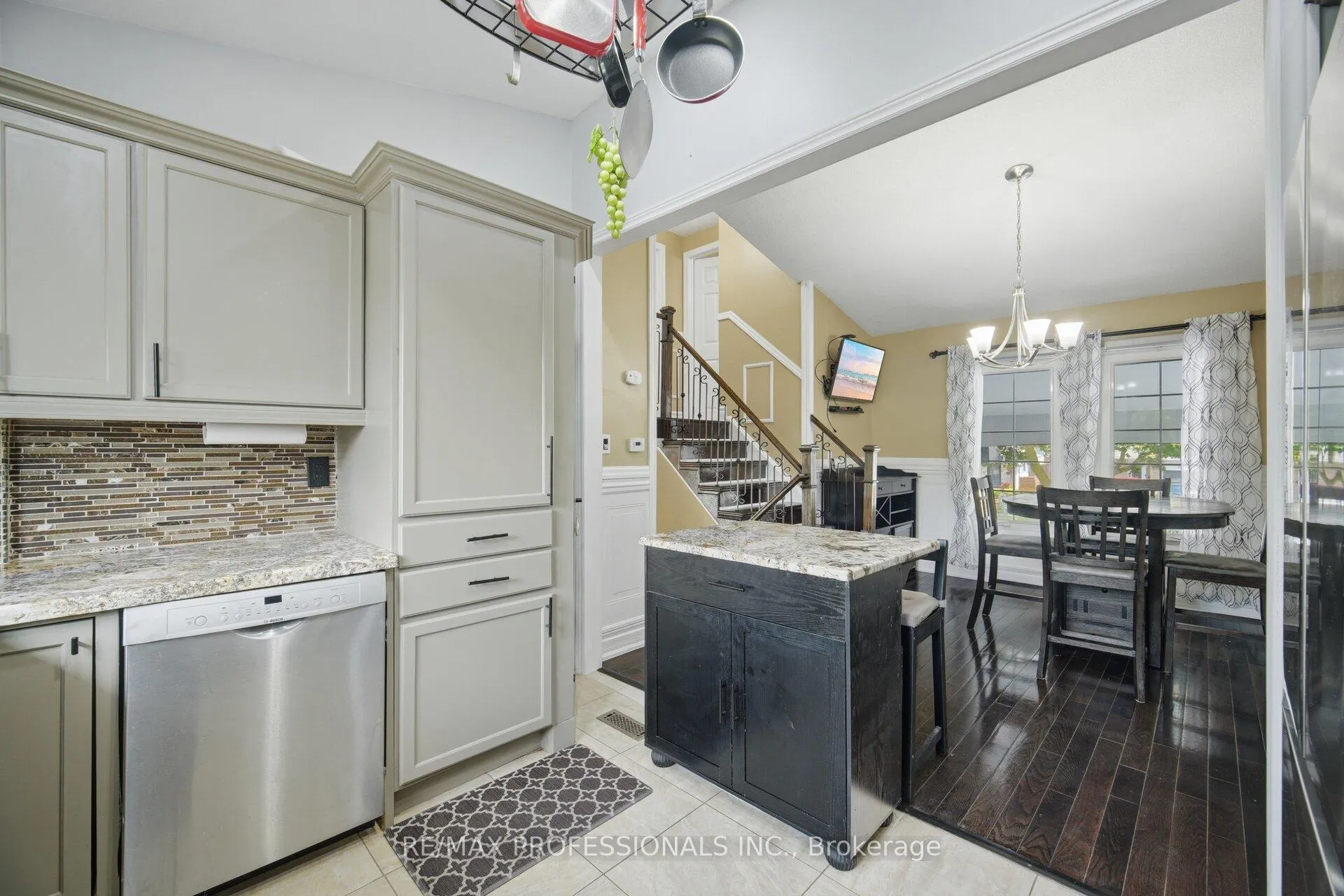 Photo 15 of 12 Richvale Drive S, Brampton, Heart Lake East — HOMEH