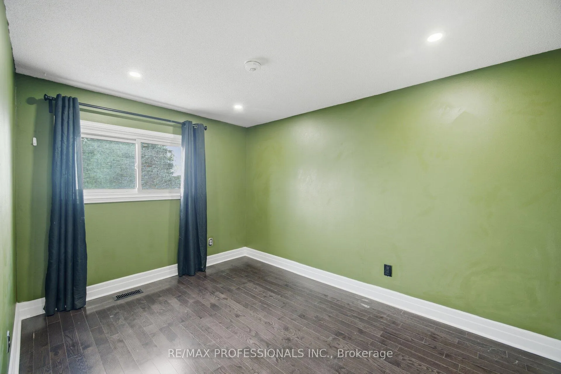 Photo 23 of 12 Richvale Drive S, Brampton, Heart Lake East — HOMEH