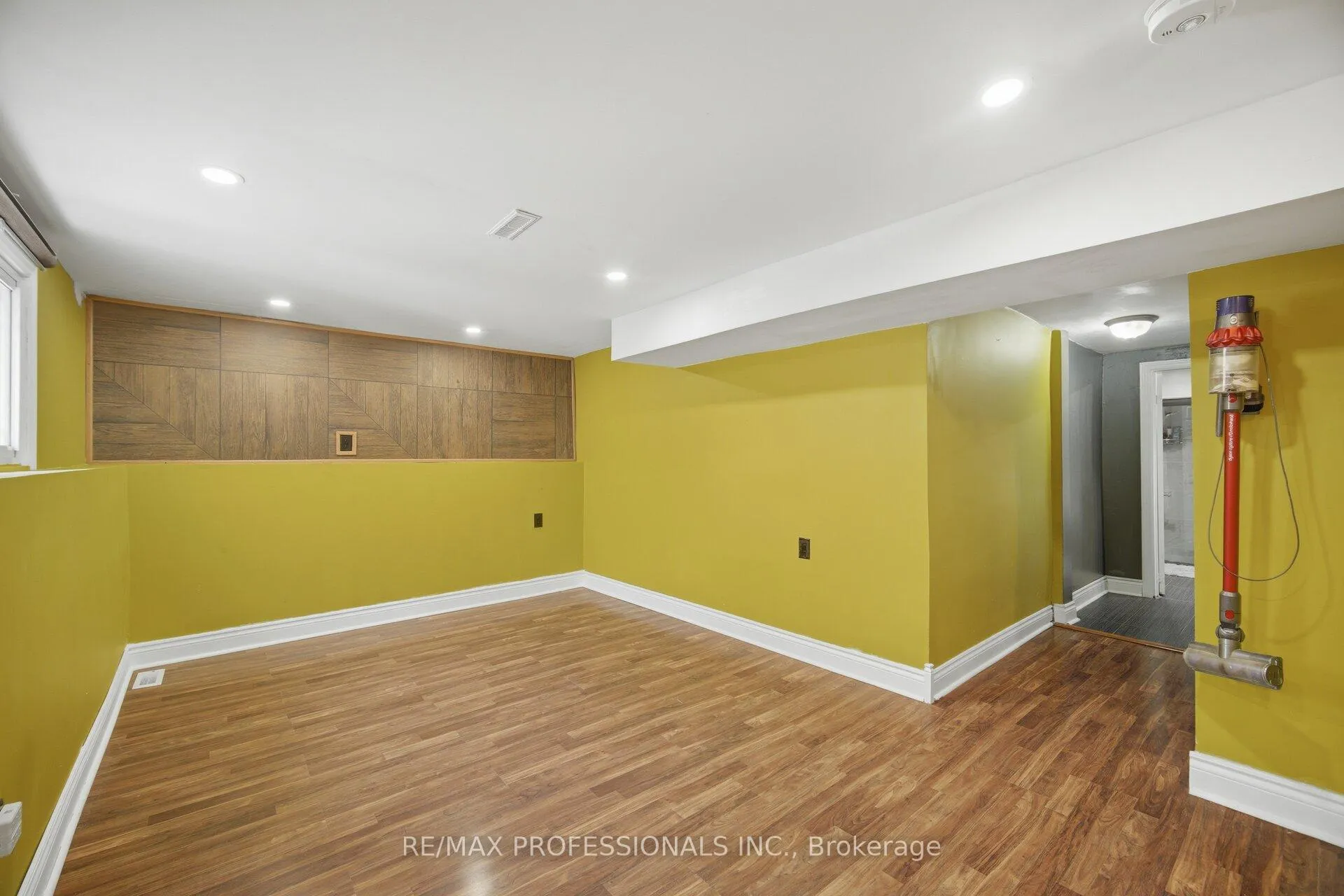 Photo 31 of 12 Richvale Drive S, Brampton, Heart Lake East — HOMEH