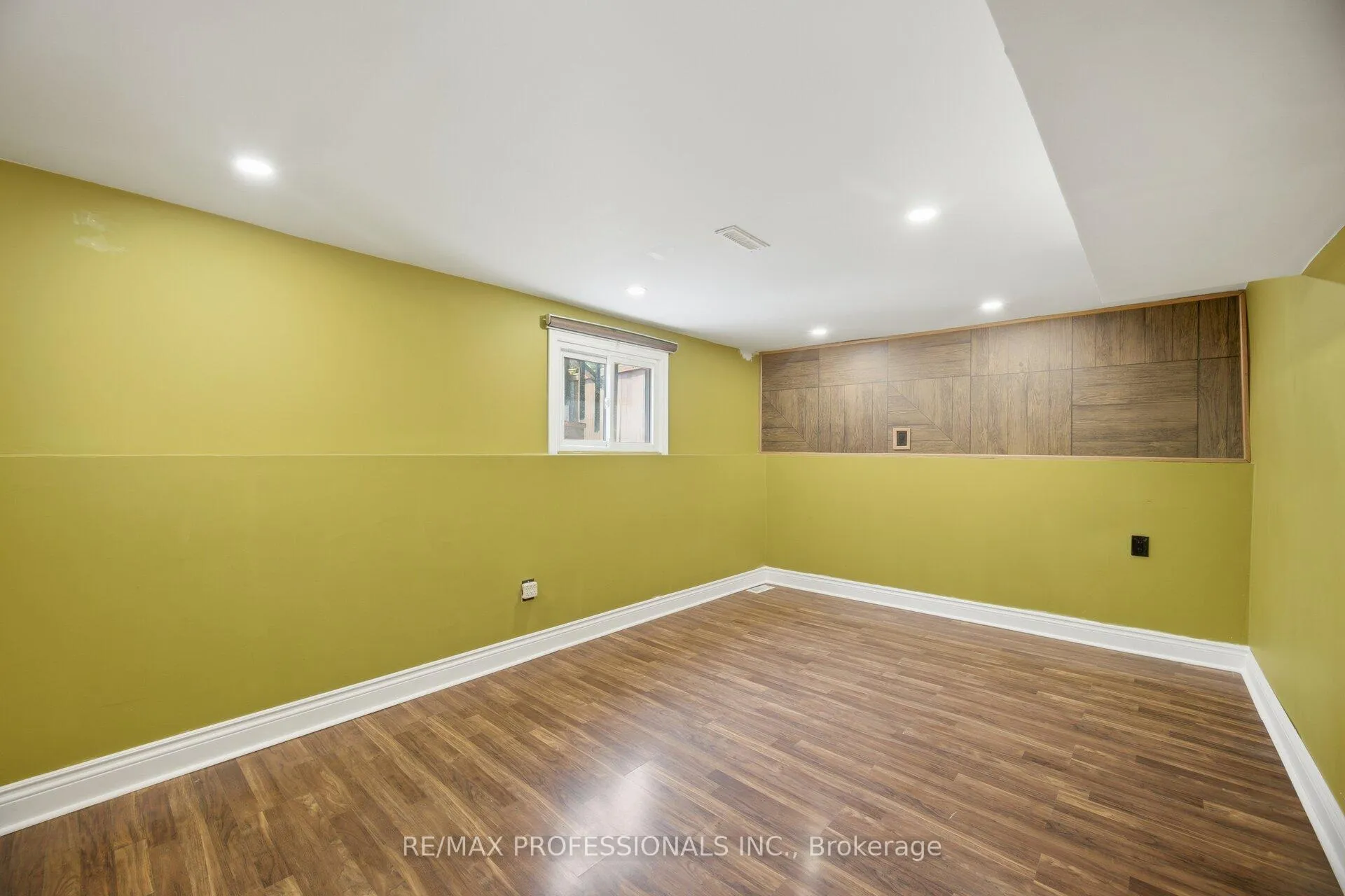 Photo 32 of 12 Richvale Drive S, Brampton, Heart Lake East — HOMEH