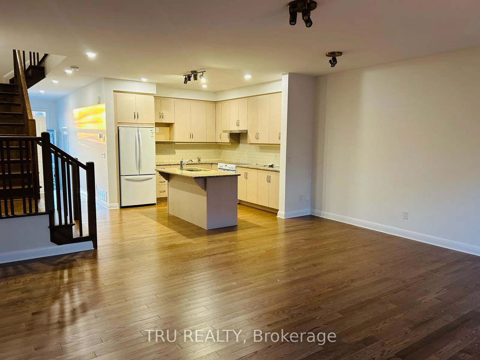 Photo 8 of 316 Wigwas Street, Ottawa, CFB Rockcliffe and Area — HOMEH