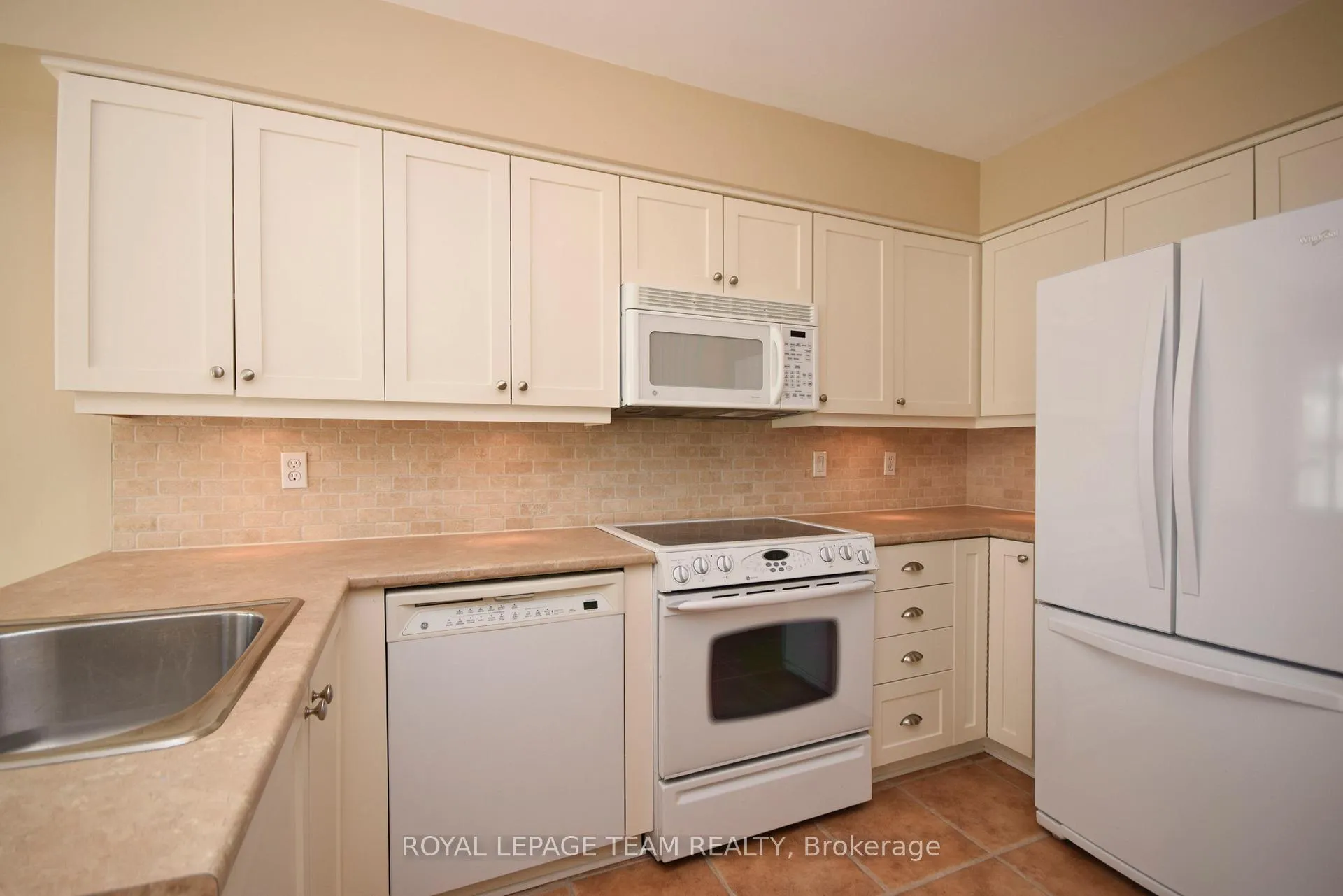 Photo 10 of 55 Harrington Court, Ottawa, Kanata - Kanata Lakes/Heritage Hills — HOMEH