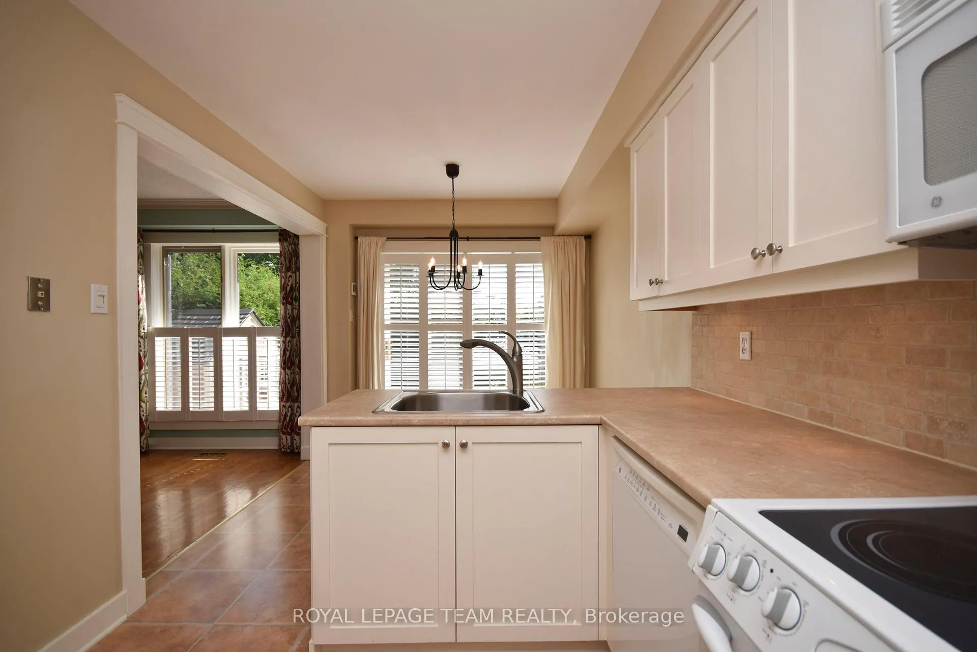 Photo 11 of 55 Harrington Court, Ottawa, Kanata - Kanata Lakes/Heritage Hills — HOMEH