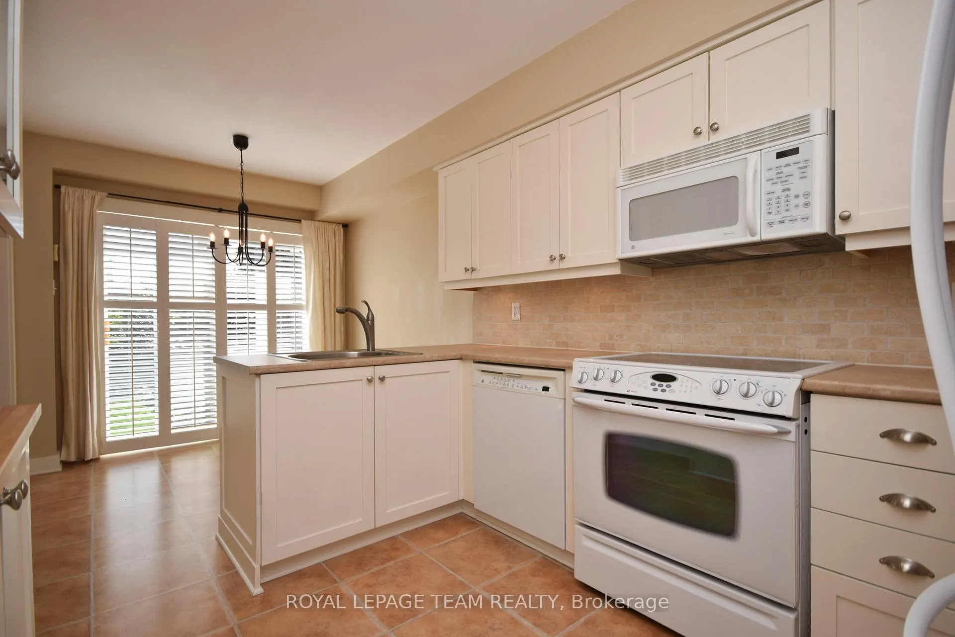 Photo 12 of 55 Harrington Court, Ottawa, Kanata - Kanata Lakes/Heritage Hills — HOMEH