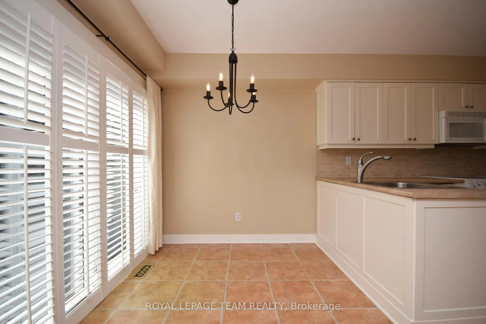 Photo 14 of 55 Harrington Court, Ottawa, Kanata - Kanata Lakes/Heritage Hills — HOMEH