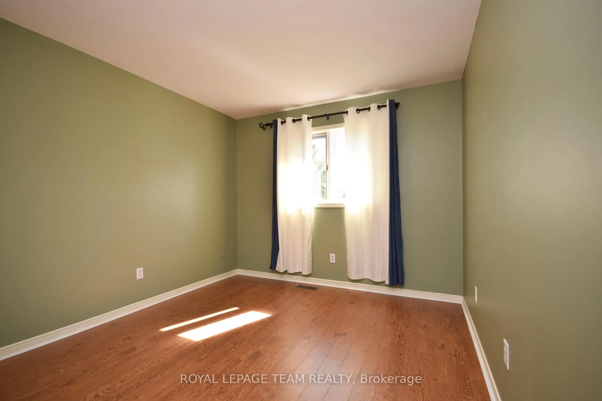Photo 21 of 55 Harrington Court, Ottawa, Kanata - Kanata Lakes/Heritage Hills — HOMEH