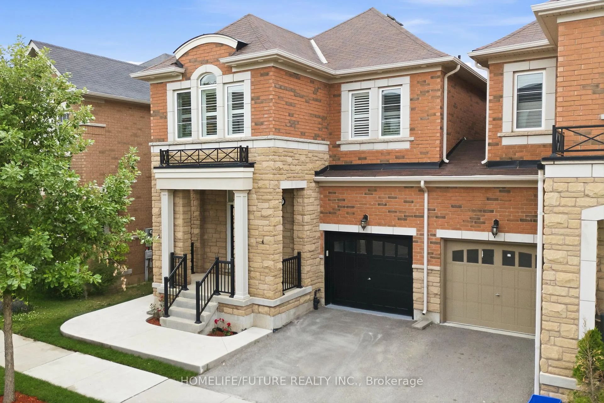 Front of 127 Huguenot Road