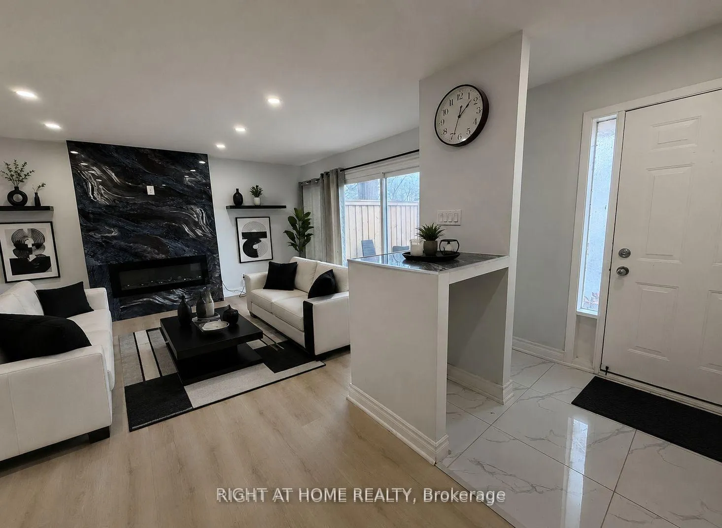 Photo 1 of Unit 189, 24 Springfair Avenue, Aurora, Aurora Village — HOMEH