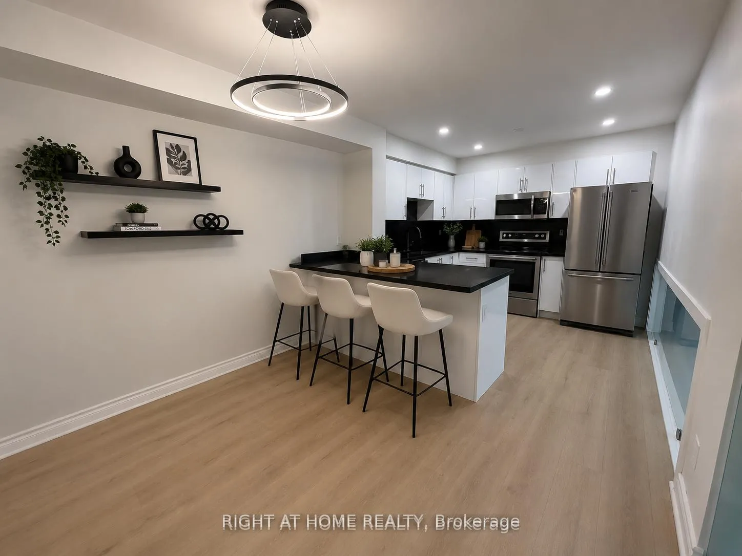 Photo 4 of Unit 189, 24 Springfair Avenue, Aurora, Aurora Village — HOMEH