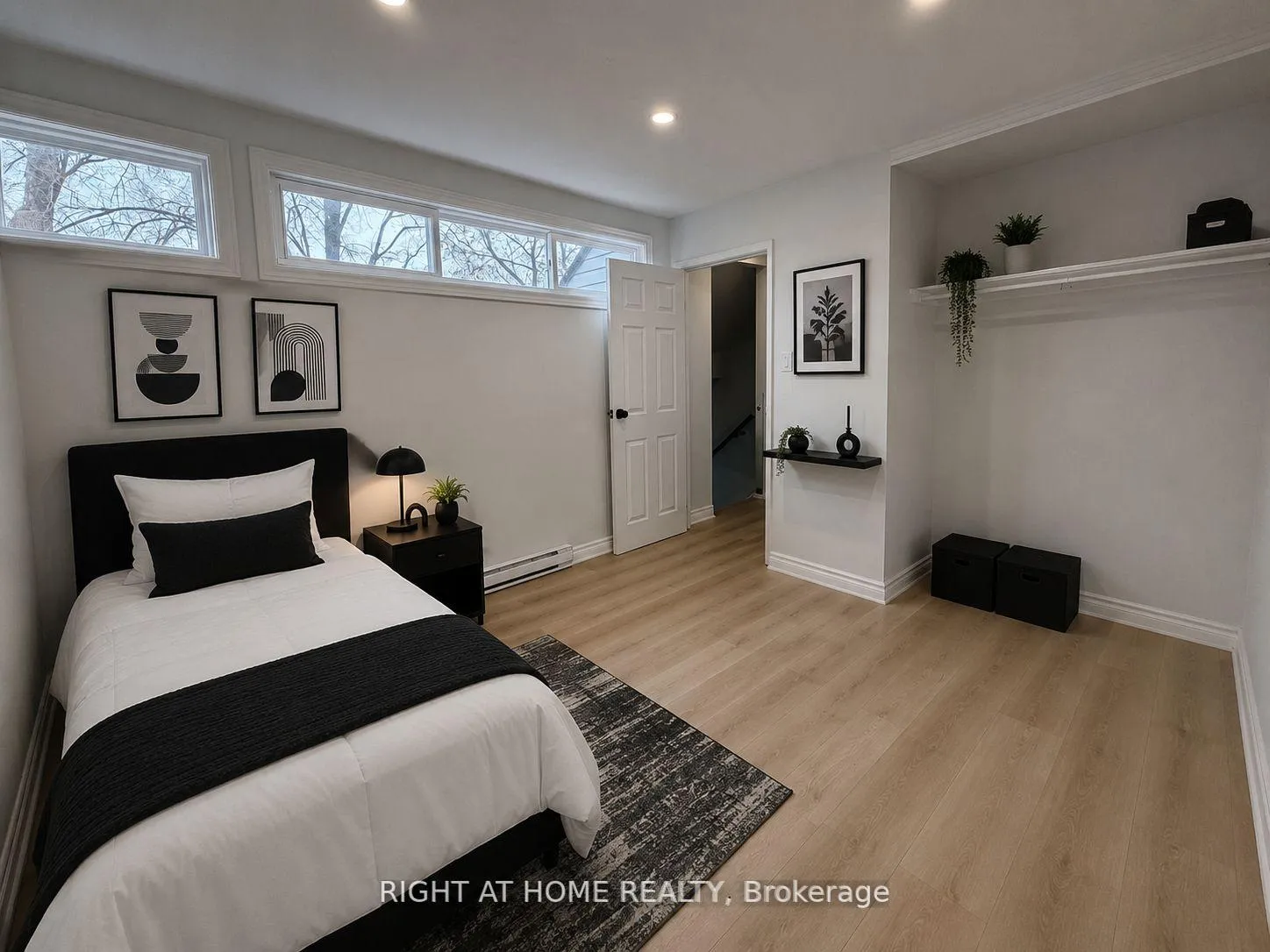Photo 5 of Unit 189, 24 Springfair Avenue, Aurora, Aurora Village — HOMEH
