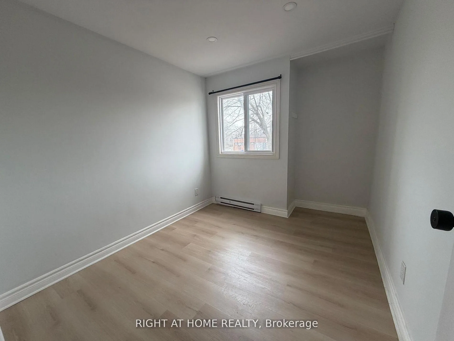 Photo 9 of Unit 189, 24 Springfair Avenue, Aurora, Aurora Village — HOMEH