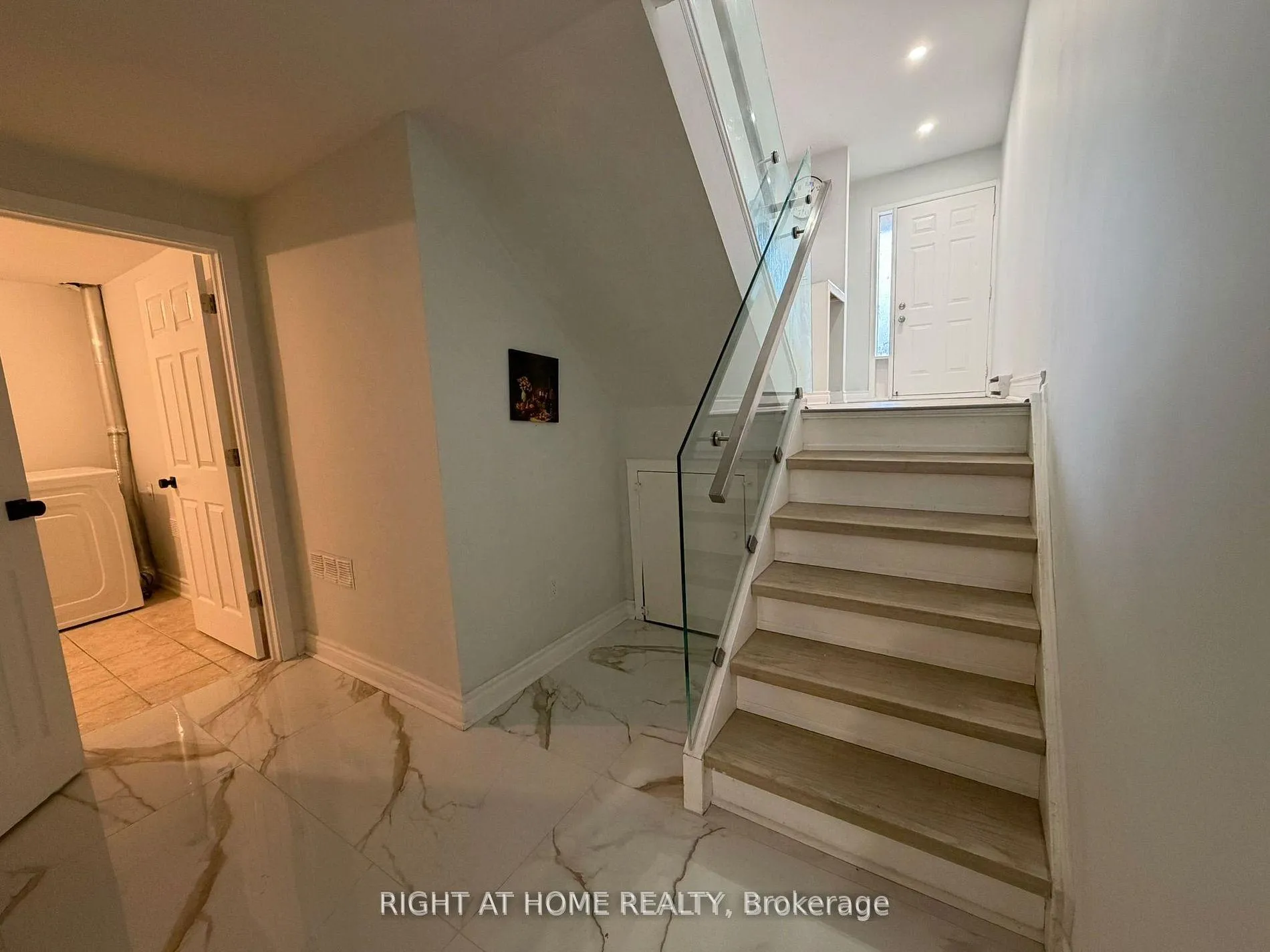 Photo 11 of Unit 189, 24 Springfair Avenue, Aurora, Aurora Village — HOMEH
