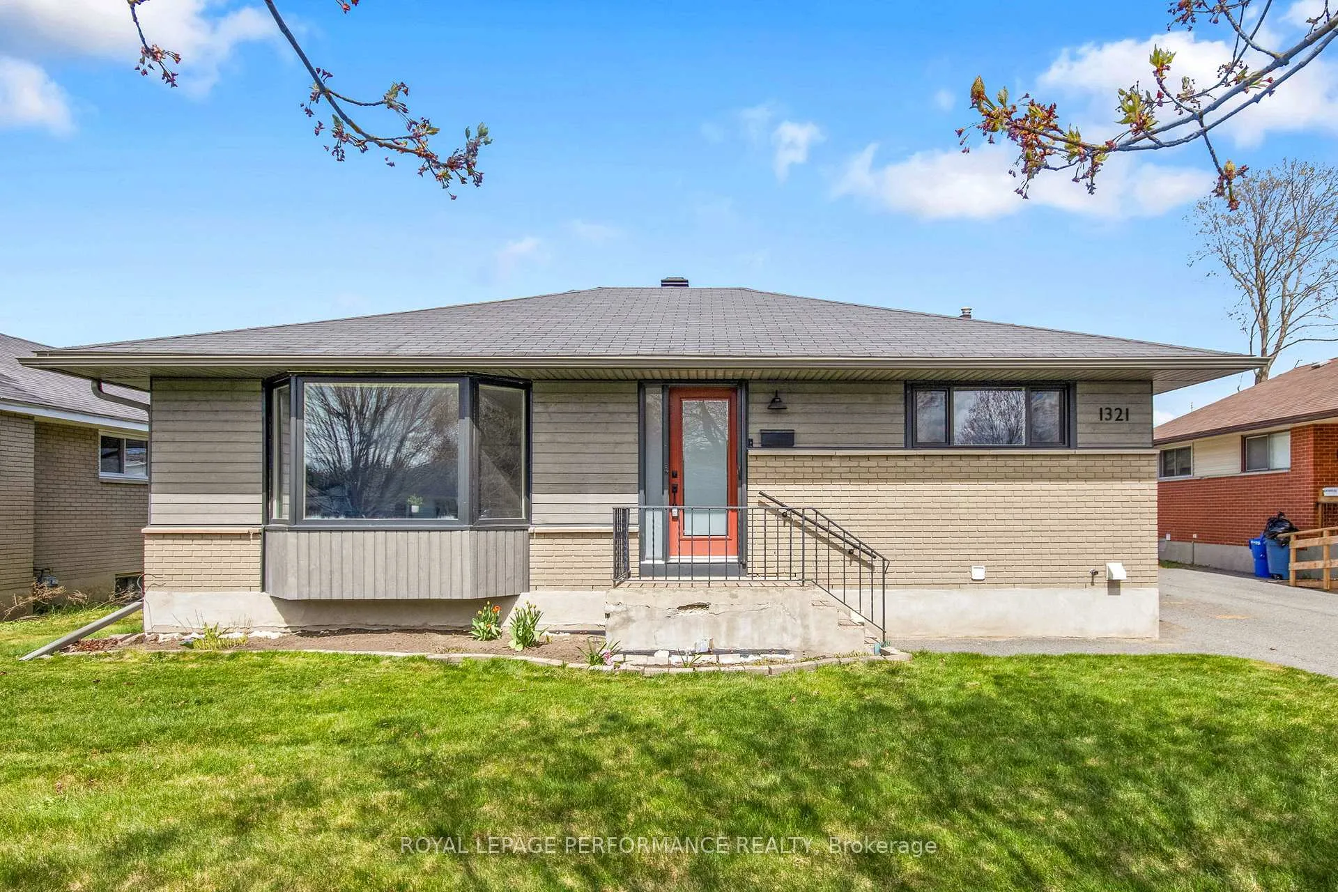 Photo 1 of 1321 Rustic Drive, Ottawa, Parkway Park — HOMEH