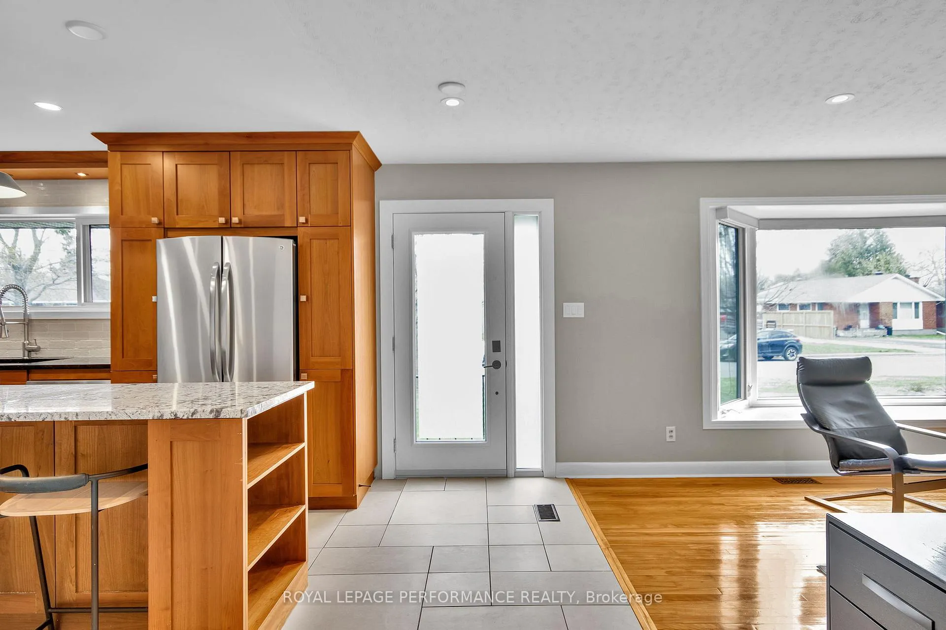 Photo 2 of 1321 Rustic Drive, Ottawa, Parkway Park — HOMEH