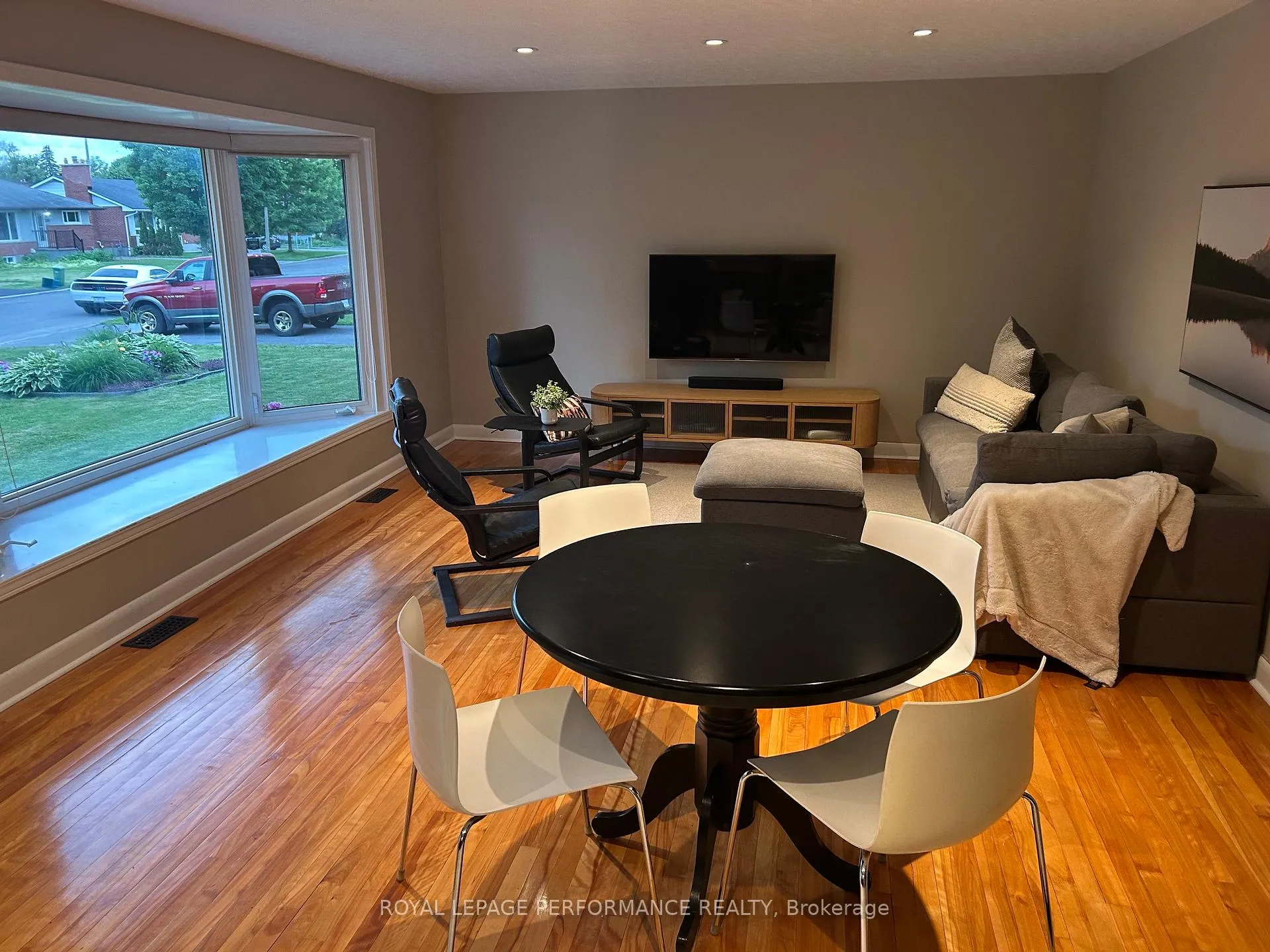 Photo 3 of 1321 Rustic Drive, Ottawa, Parkway Park — HOMEH