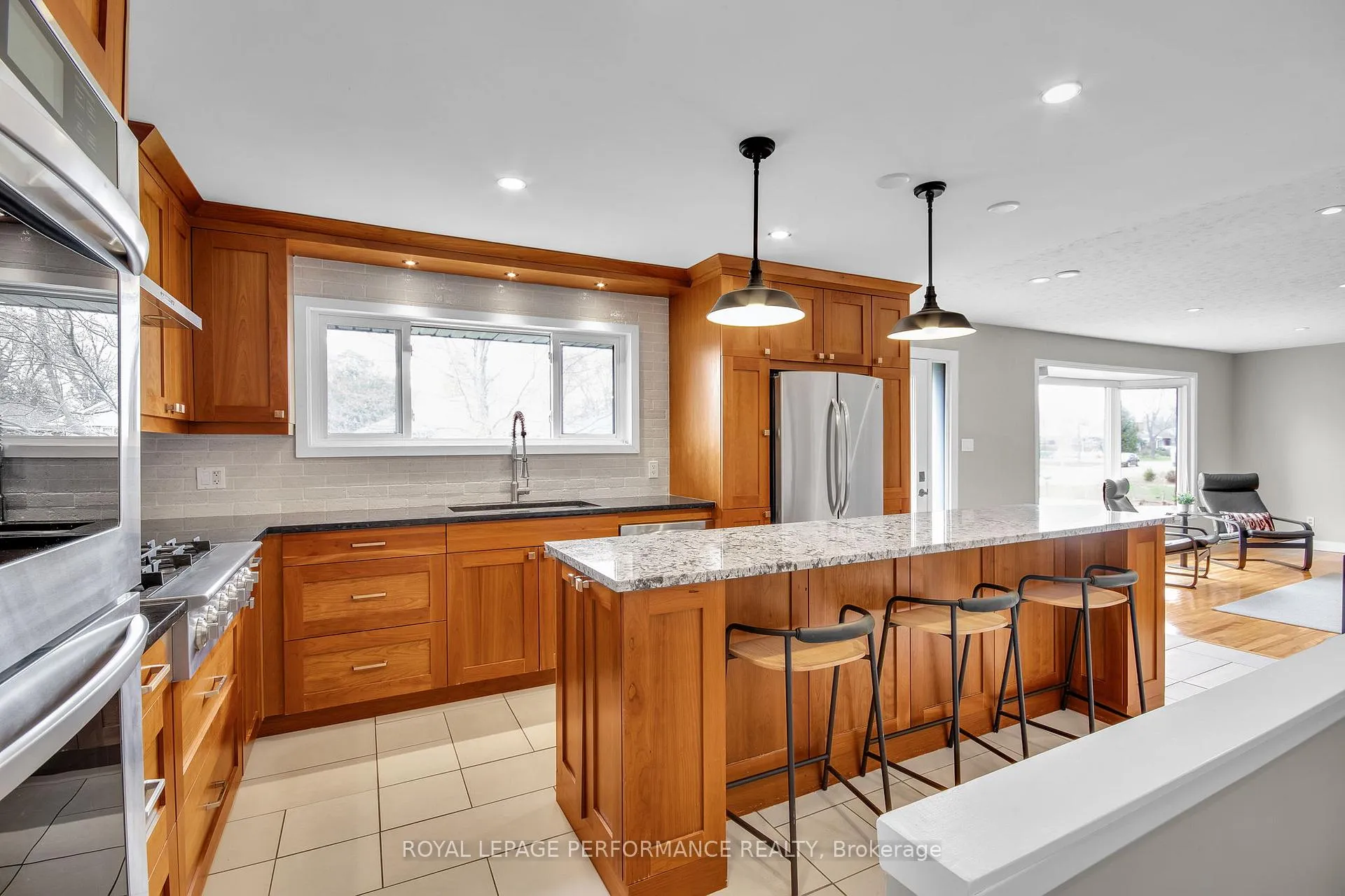 Photo 9 of 1321 Rustic Drive, Ottawa, Parkway Park — HOMEH