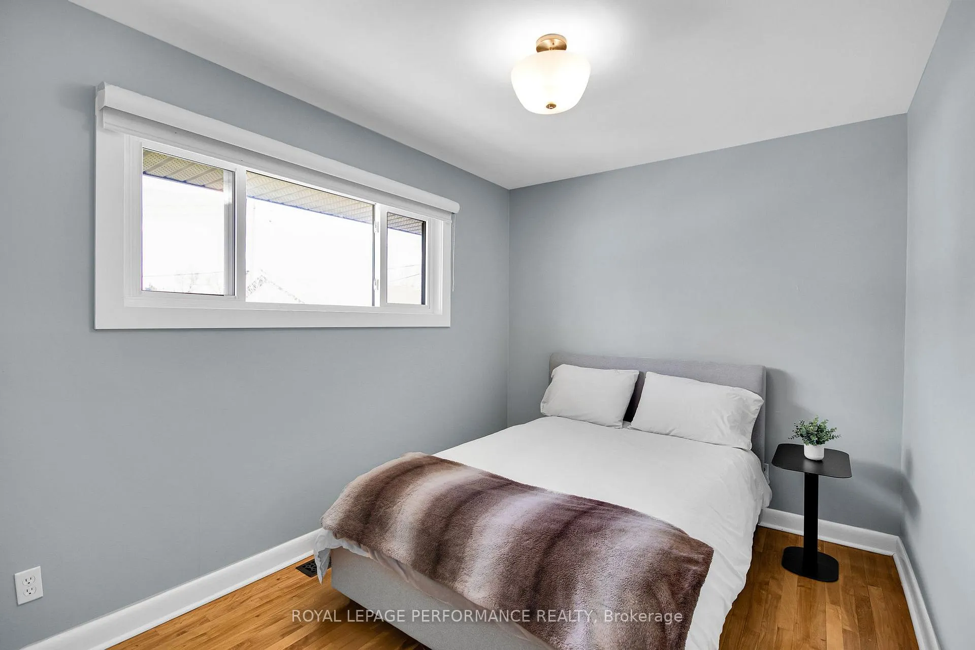 Photo 10 of 1321 Rustic Drive, Ottawa, Parkway Park — HOMEH