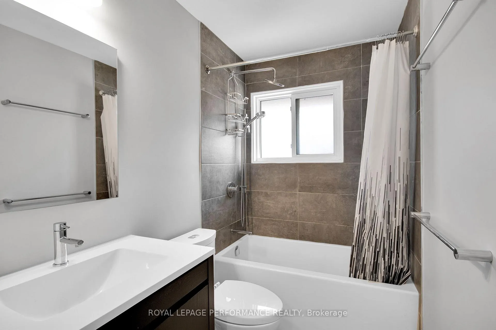 Photo 11 of 1321 Rustic Drive, Ottawa, Parkway Park — HOMEH