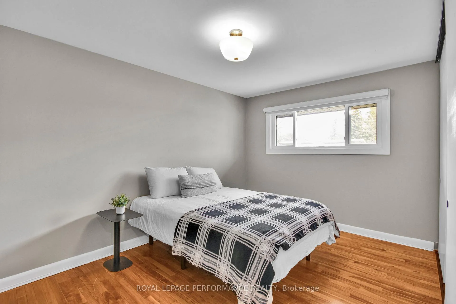 Photo 12 of 1321 Rustic Drive, Ottawa, Parkway Park — HOMEH