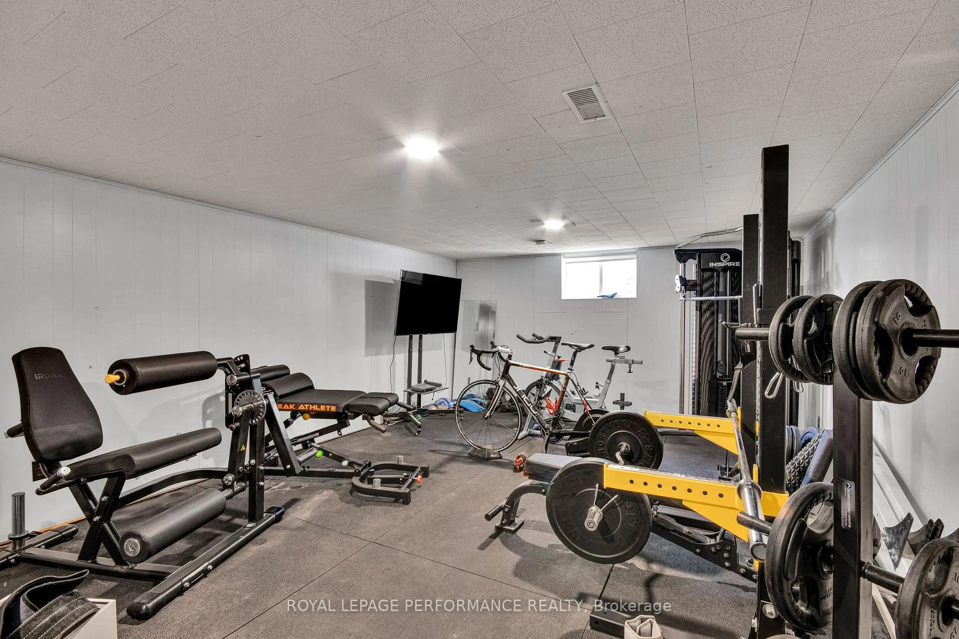 Photo 14 of 1321 Rustic Drive, Ottawa, Parkway Park — HOMEH