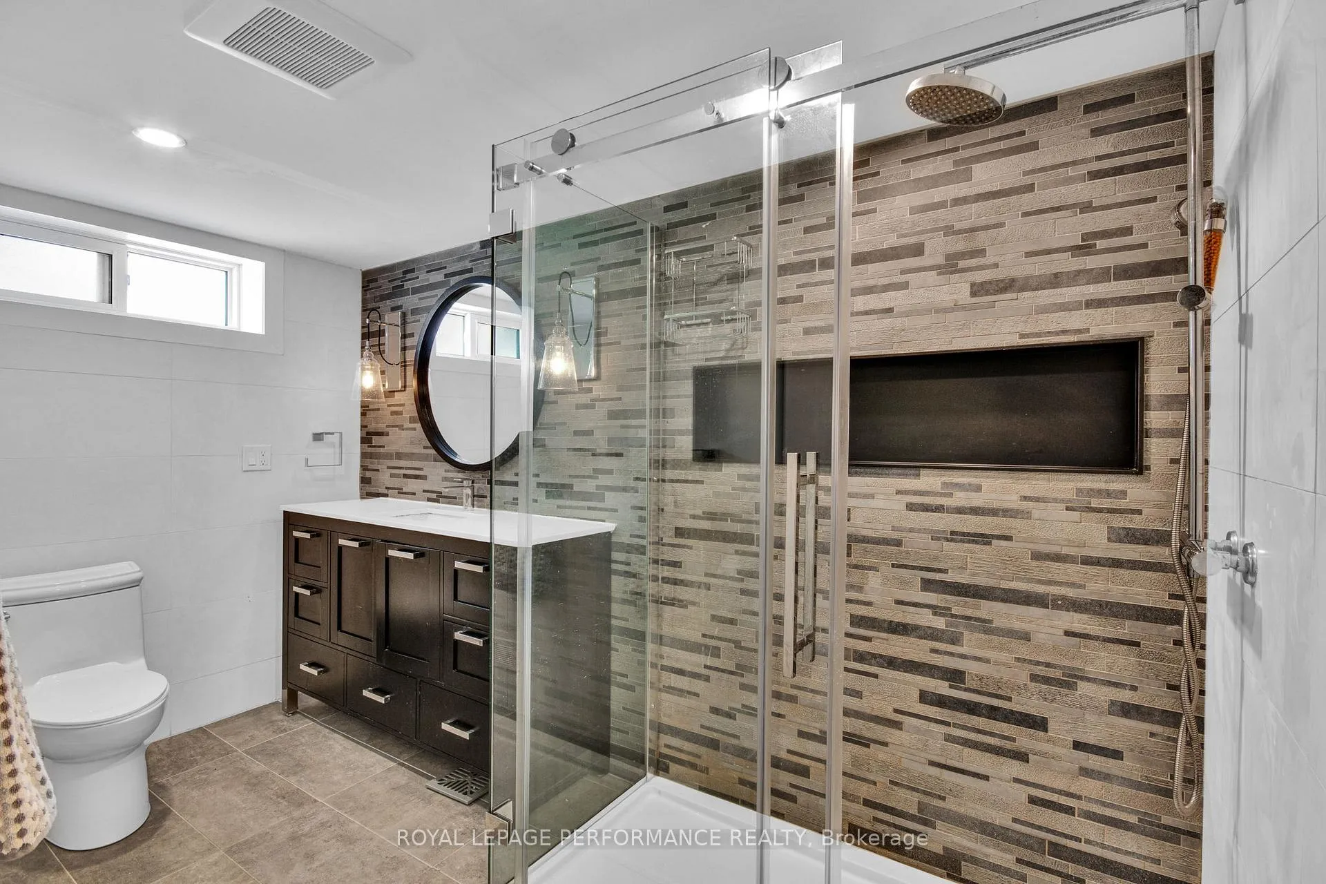 Photo 15 of 1321 Rustic Drive, Ottawa, Parkway Park — HOMEH