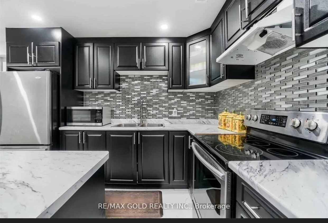 Photo 3 of 66 Zelda Road, Brampton, Sandringham-Wellington North — HOMEH
