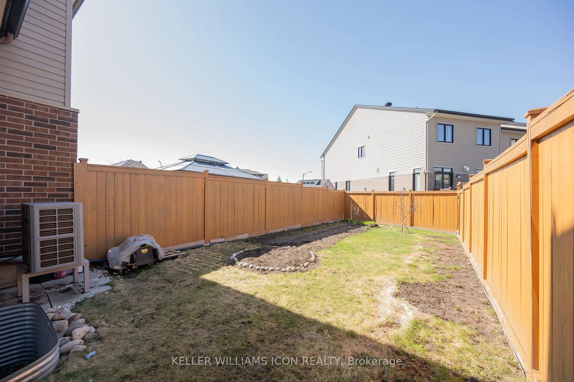Photo 8 of 636 Tennant Way, Ottawa, Riverside South/Gloucester Glen — HOMEH