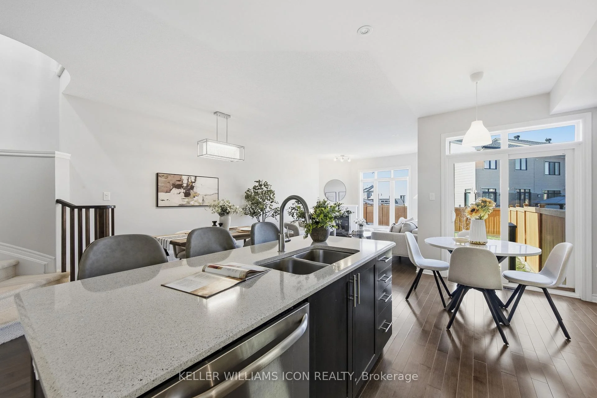 Photo 12 of 636 Tennant Way, Ottawa, Riverside South/Gloucester Glen — HOMEH