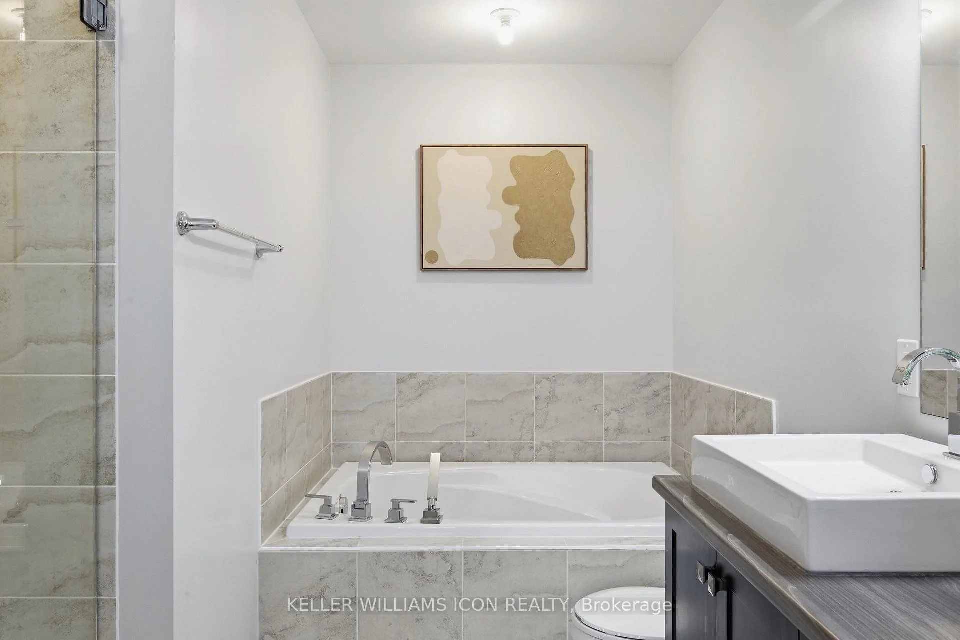 Photo 13 of 636 Tennant Way, Ottawa, Riverside South/Gloucester Glen — HOMEH