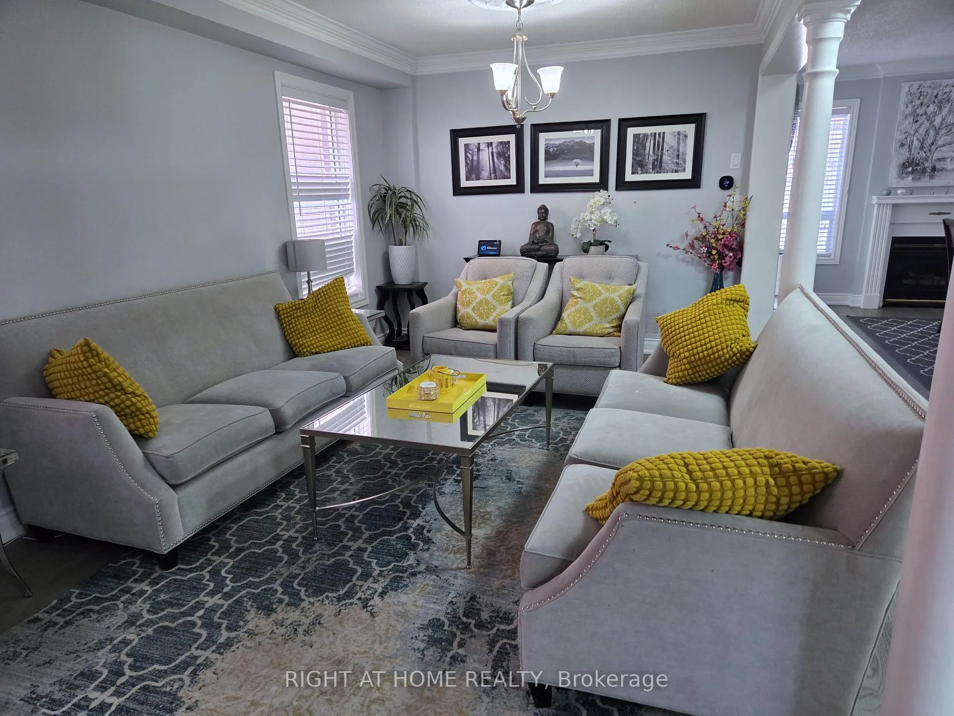 Photo 3 of 99 Purcell Crescent, Vaughan, Maple — HOMEH