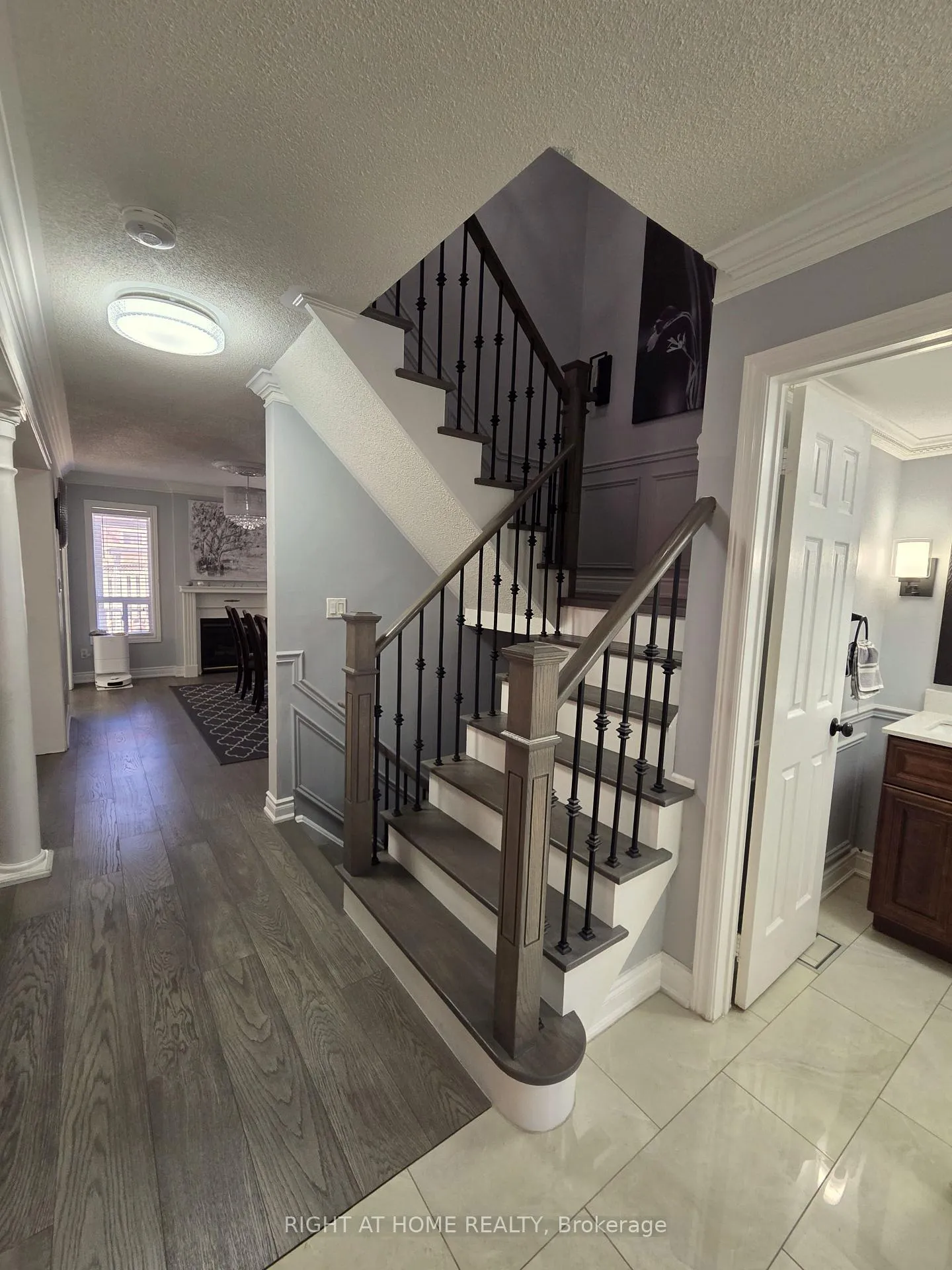 Photo 5 of 99 Purcell Crescent, Vaughan, Maple — HOMEH