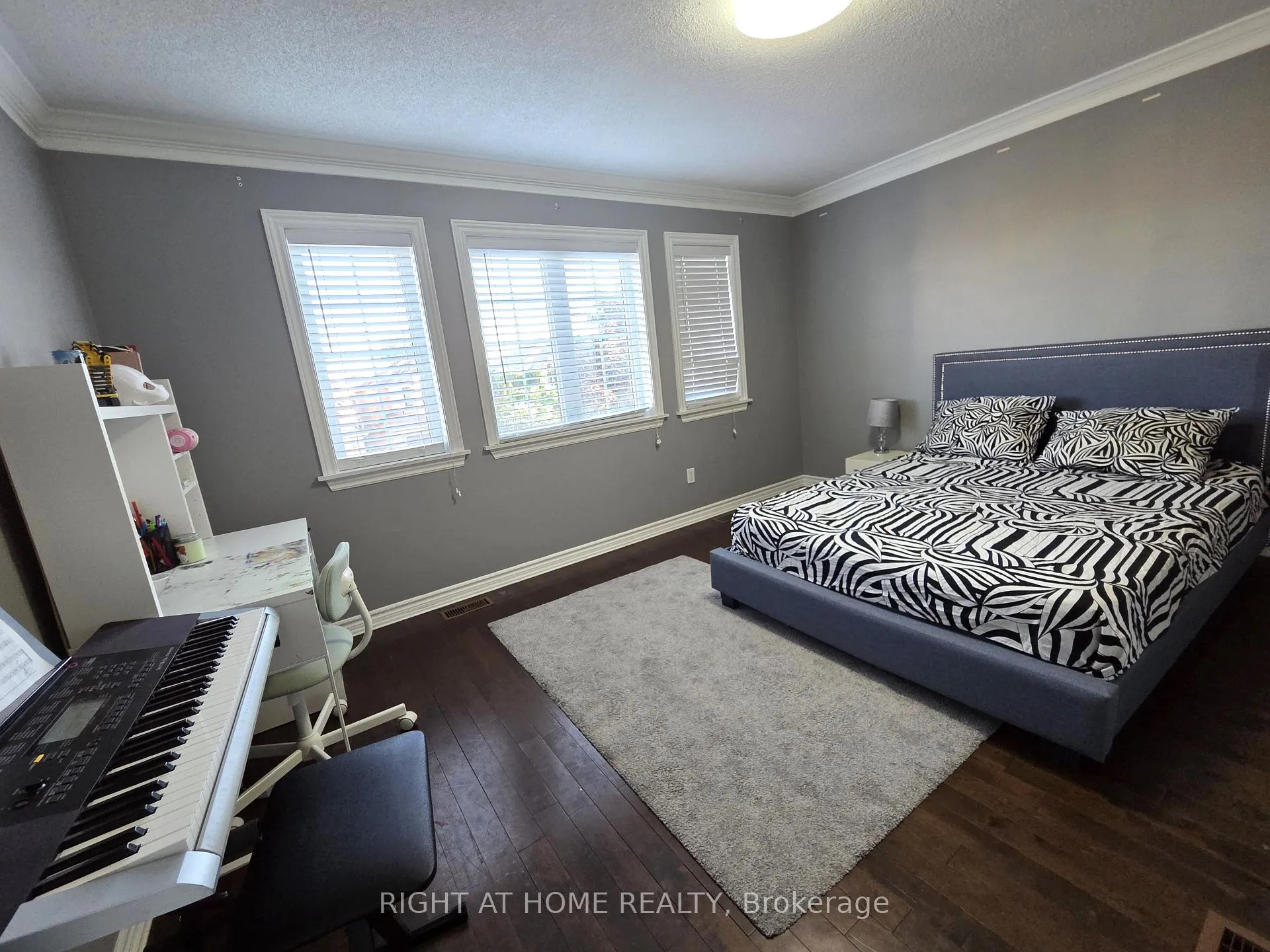 Photo 8 of 99 Purcell Crescent, Vaughan, Maple — HOMEH