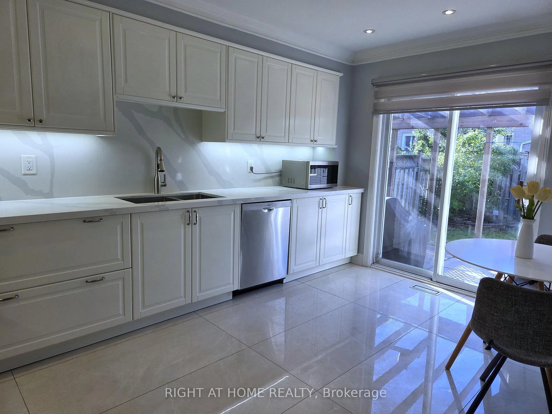 Photo 15 of 99 Purcell Crescent, Vaughan, Maple — HOMEH